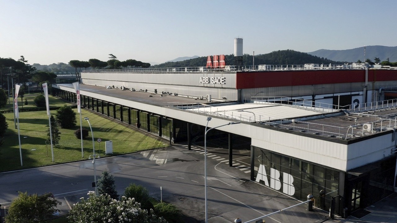 ABB: piano di sostenibilità garantisce alla fabbrica di Frosinone risparmio energetico del 30%