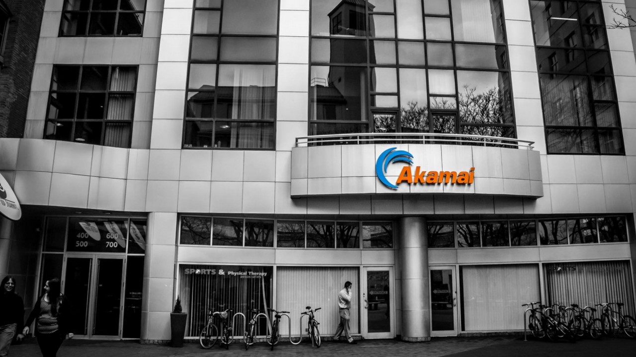 Akamai: raggiunto l'obiettivo del 50% di energia rinnovabile 