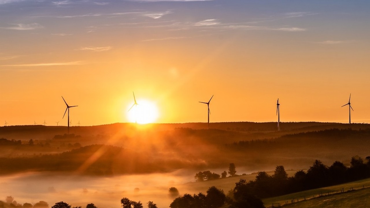 Analisi EY: Italia sempre più attrattiva per investimenti in energie rinnovabili
