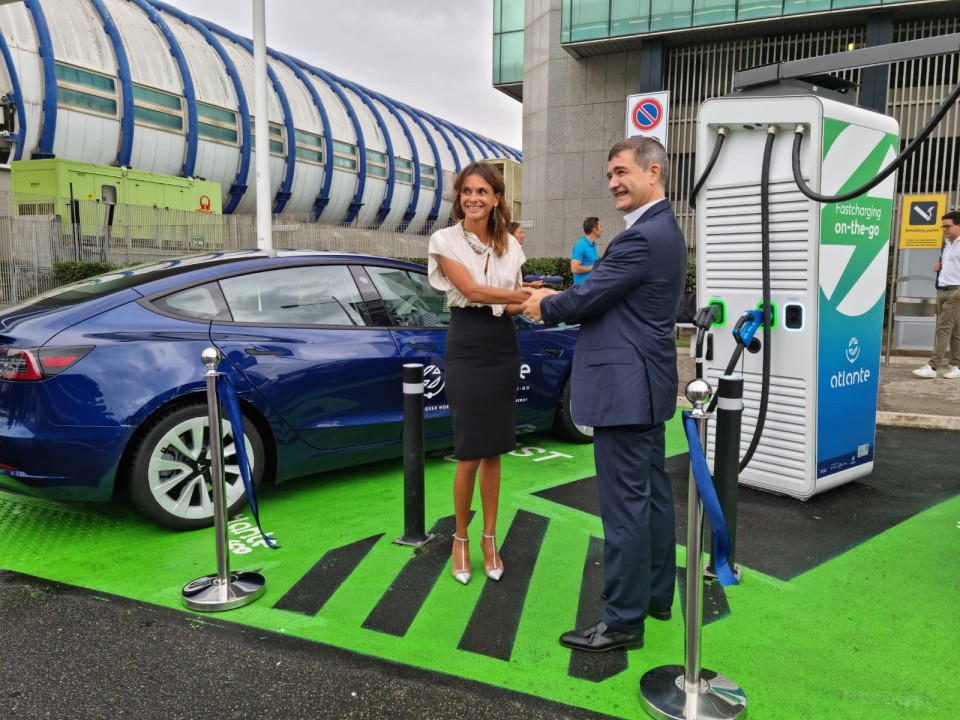 Aeroporto di Fiumicino: al via la prima stazione di ricarica ultra-rapida Atlante per veicoli elettrici