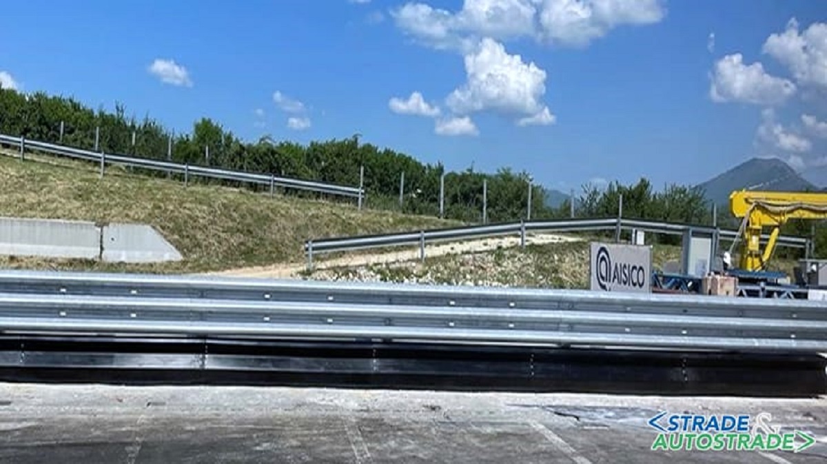 Dagli PFU un prototipo di dispositivo salva motociclisti in gomma riciclata