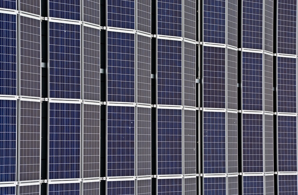 Sviluppo di nuovi impianti fotovoltaici in Italia: REDEN e E4SY siglano un accordo