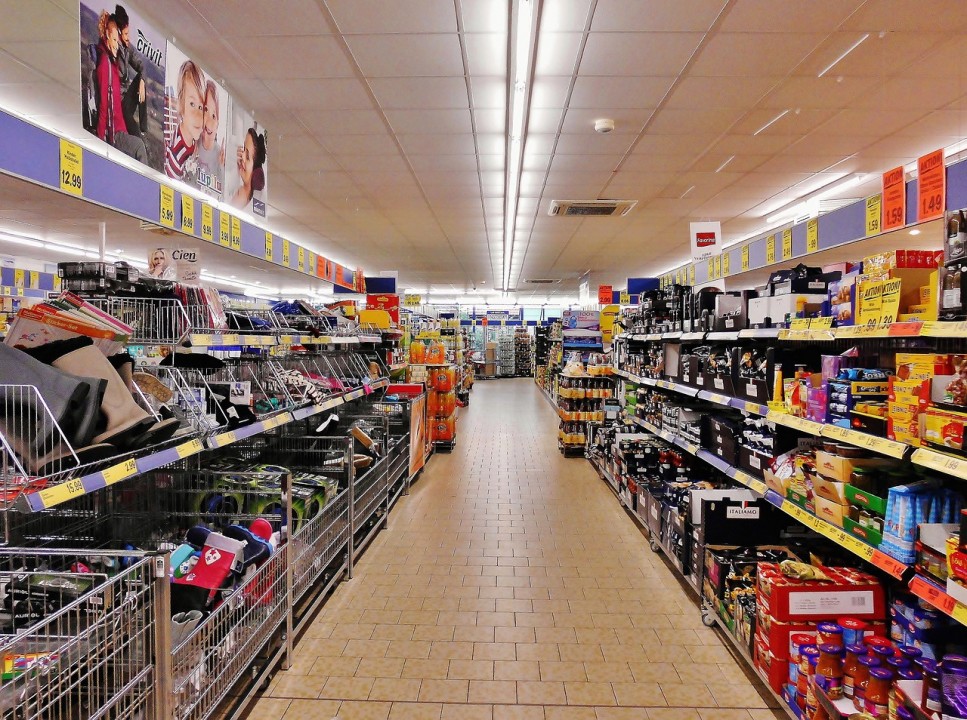 Indagine Everli: con il carovita meno acquisti superflui per il 42% degli italiani