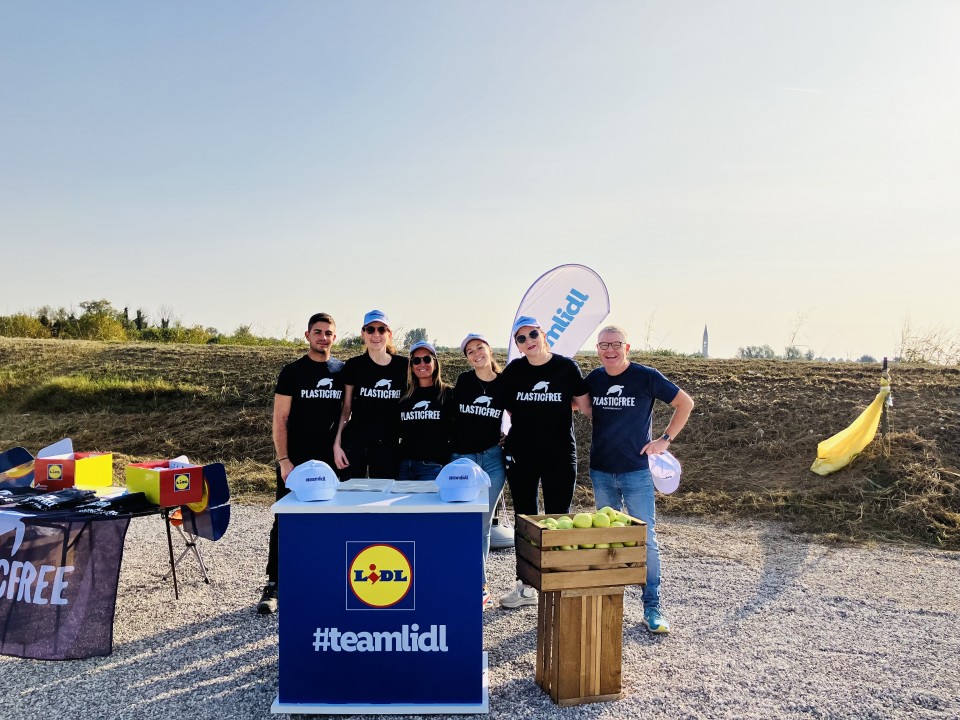 Lidl Italia per l'ambiente: raccolti più di 300 chili di plastica a Ronco all'Adige (VR)