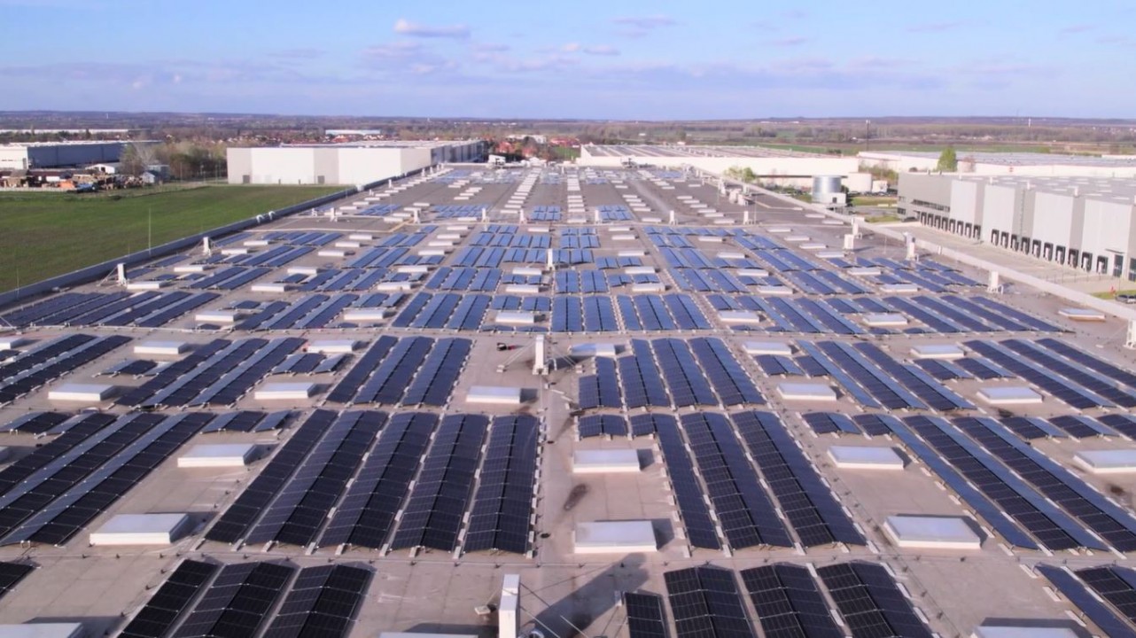 Lenovo sempre più green con lo stabilimento di produzione in Europa ad energia solare