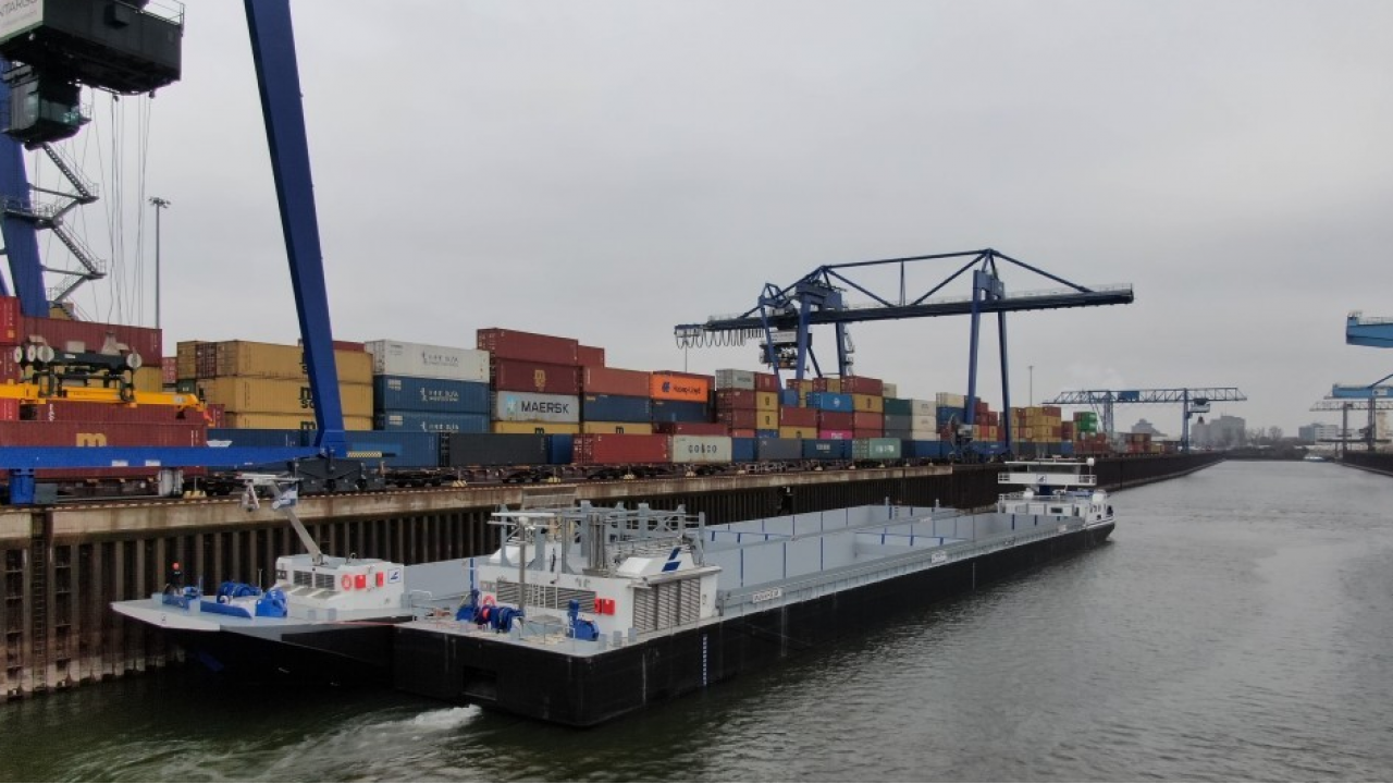 La nave a idrogeno di Rhenus è la prima premiata al mondo per la sostenibilità nel trasporto fluviale