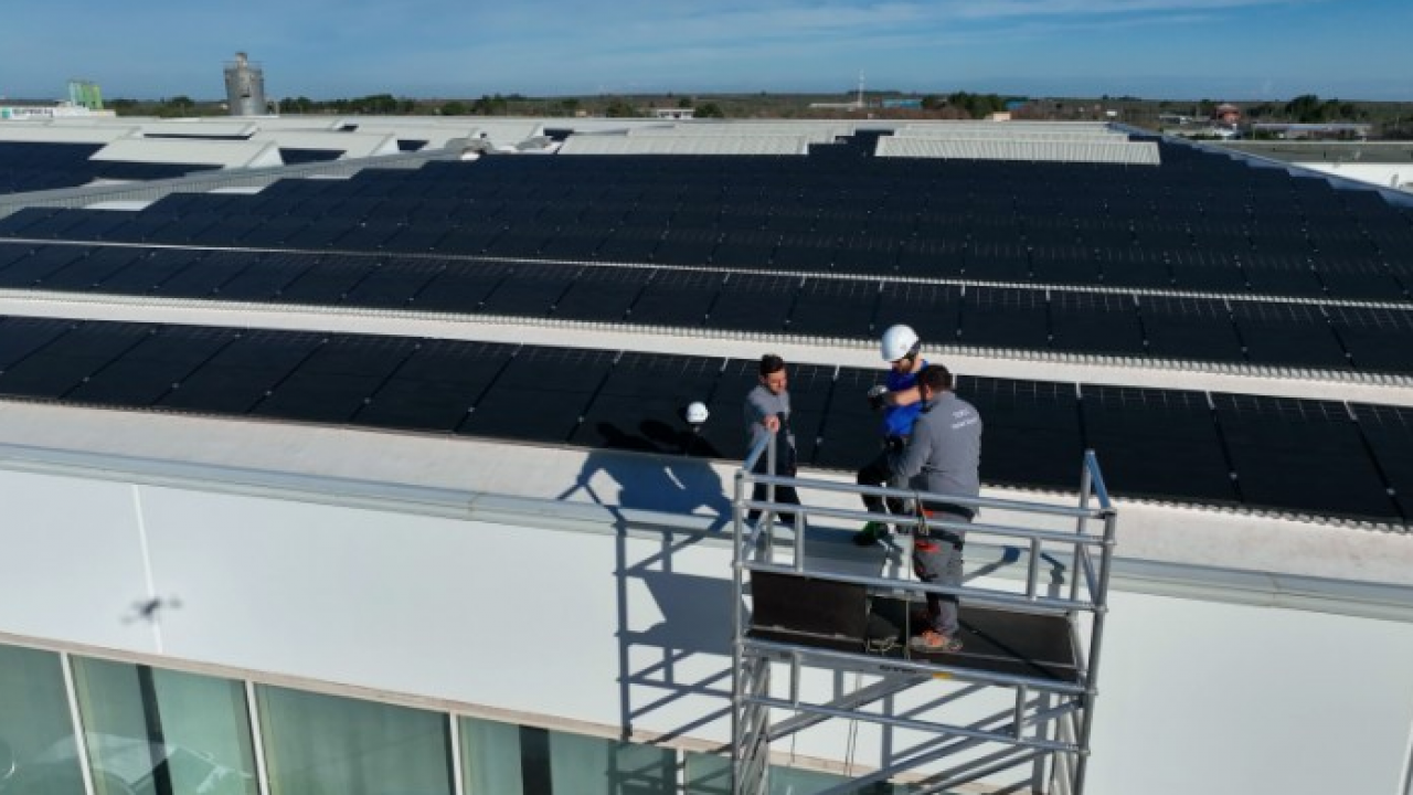 Amura Lab ha scelto SENEC per realizzare un impianto fotovoltaico per il suo stabilimento di produzione in Puglia