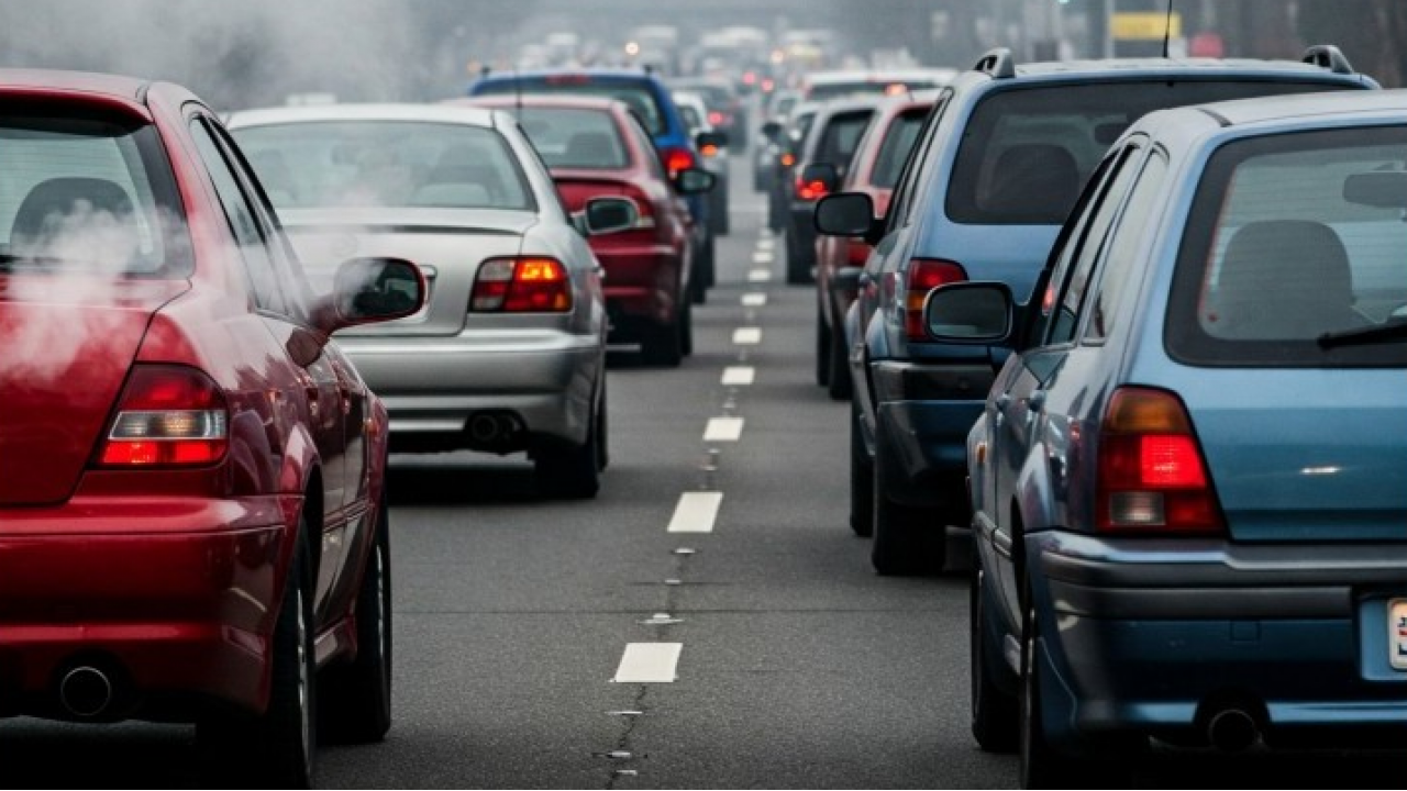 Chi inquina non paga: in Italia la tassazione auto è scollegata dalle emissioni