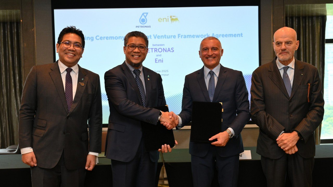 Eni e PETRONAS siglano un accordo quadro per unire le attività in Malesia e Indonesia