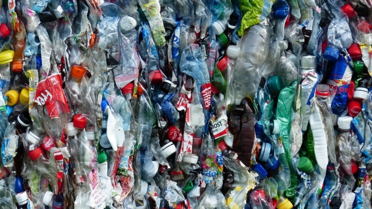 Coripet e P.A.R.I. si alleano per il riciclo completo di bottiglie e fardelli