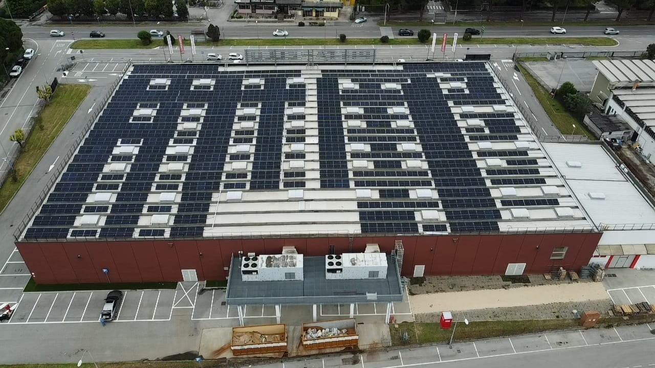 Pittarello sceglie il fotovoltaico: fino a 34.000 € di risparmio annuo