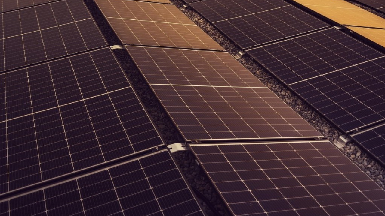 Enfinity Global ottiene un finanziamento da €316 milioni per progetti solari da 276 MW in Italia