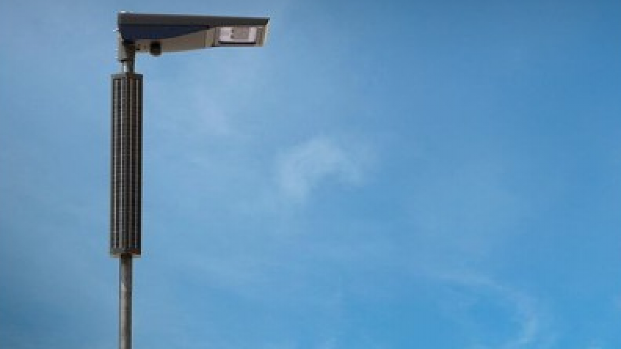 Signify amplia il suo portafoglio con nuovi apparecchi connessi per l’illuminazione solare stradale