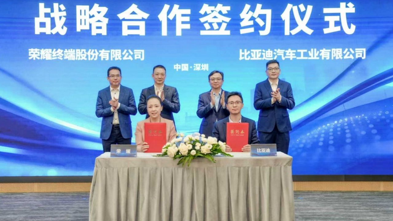 HONOR e BYD instaurano una partnership strategica per promuovere la mobilità intelligente basata sull’AI