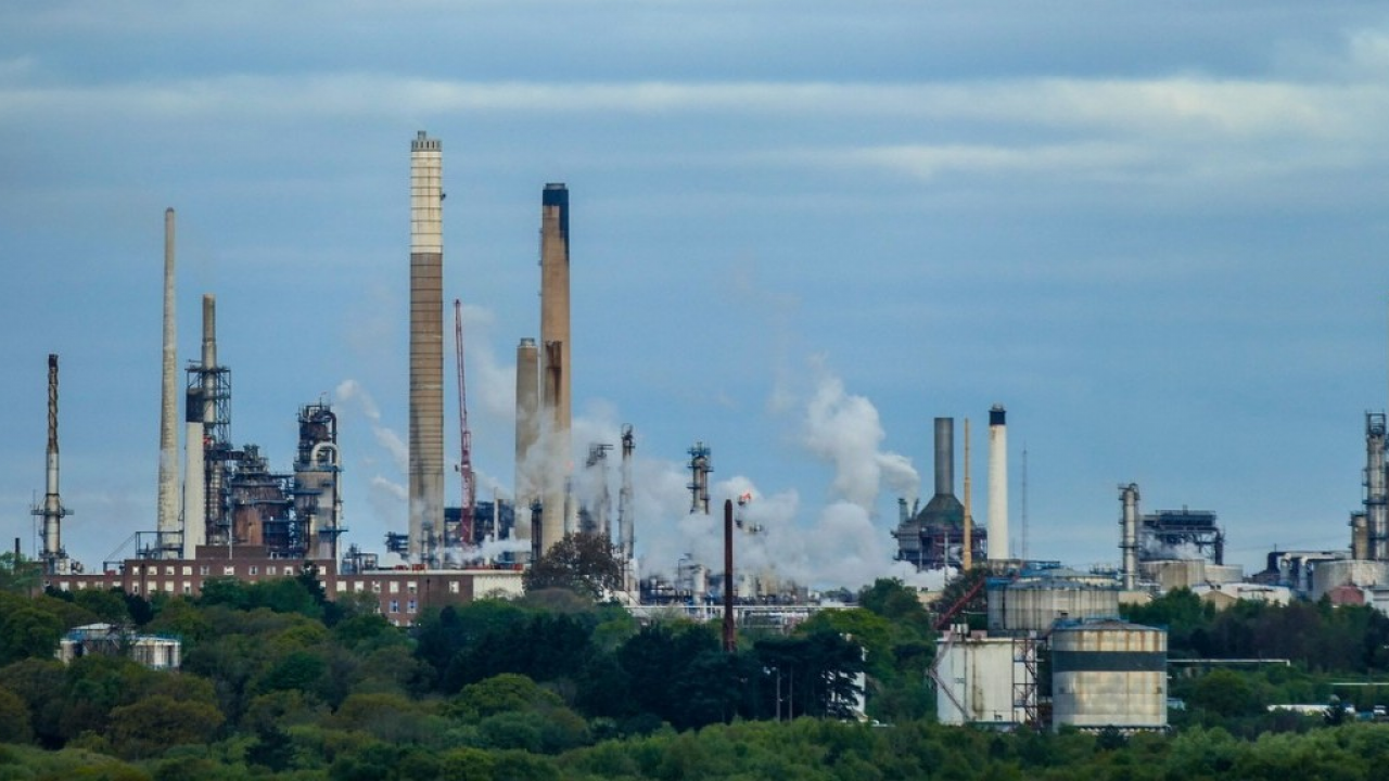 Analisi T&E: con la guerra in Ucraina le compagnie petrolifere hanno guadagnato 180 miliardi di euro