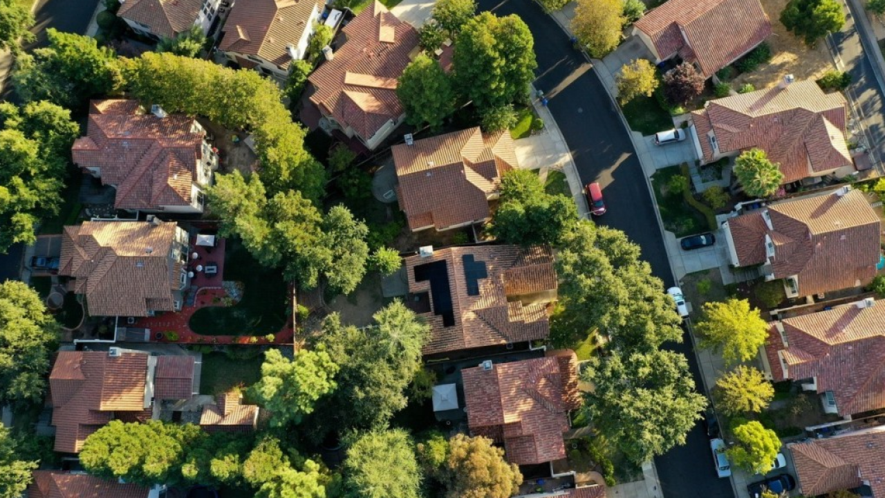 Sistema di scambio delle emissioni (ETS) in Italia, da 216 milioni di permessi disponibili nel 2005 a 83 milioni del 2024