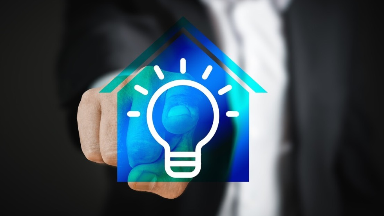 Cambio fornitore nel mercato energia: gli italiani decidono di risparmiare partendo dalla luce