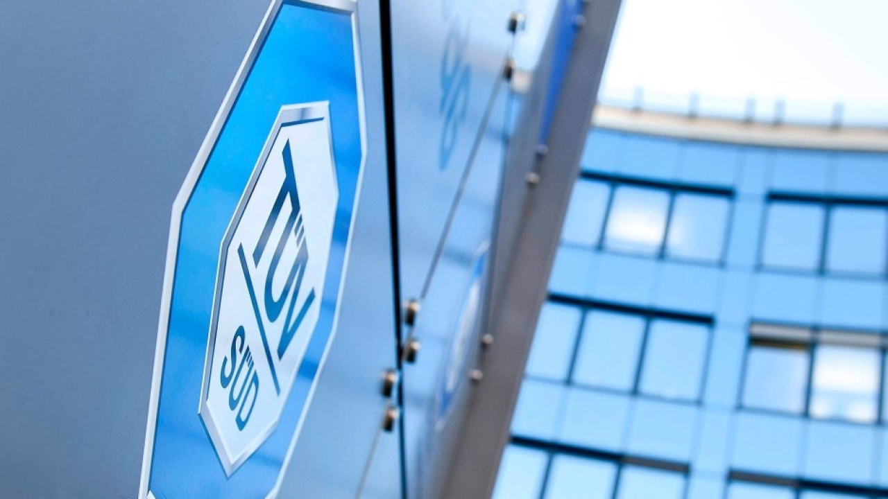 TÜV Italia e Syniergy a KeyEnergy 2026 con un modello certificabile per le energie rinnovabili