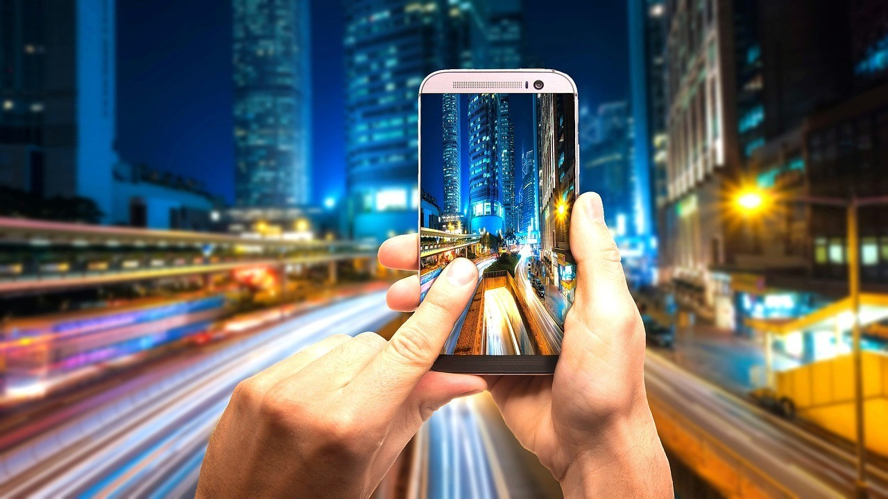 Dalla mobilità al monitoraggio delle reti urbane: città più intelligenti e sicure grazie al progetto InDRA