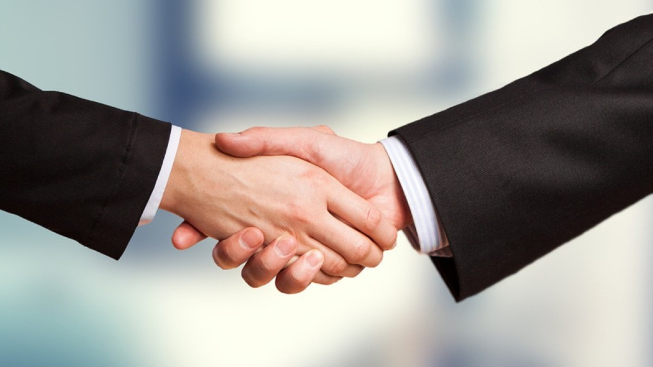 Energia: Plenitude perfeziona l'acquisizione di Acea Energia