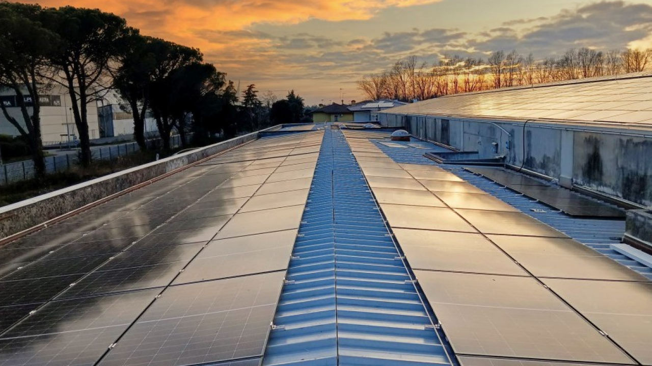 Sunprime trasforma l’amianto in energia: nuovi impianti fotovoltaici in Friuli